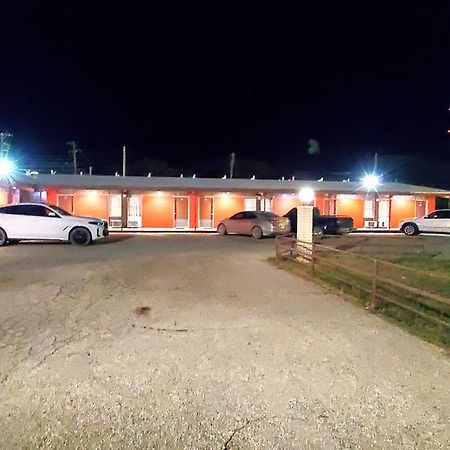 سونورا Holiday Host Motel & Rv Park المظهر الخارجي الصورة