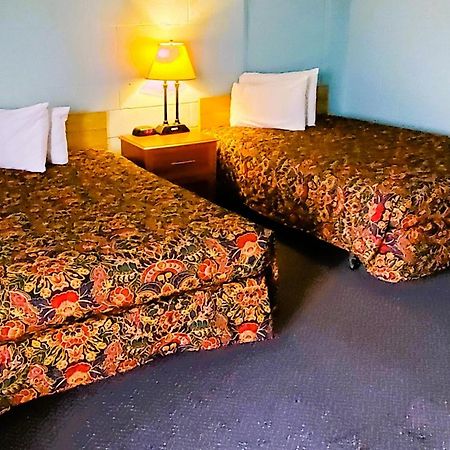سونورا Holiday Host Motel & Rv Park المظهر الخارجي الصورة