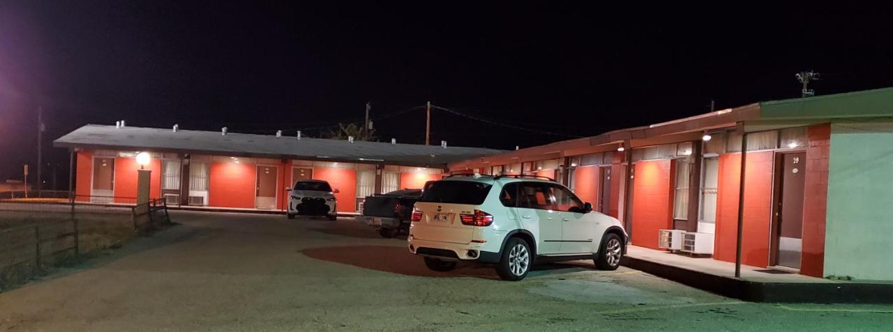 سونورا Holiday Host Motel & Rv Park المظهر الخارجي الصورة