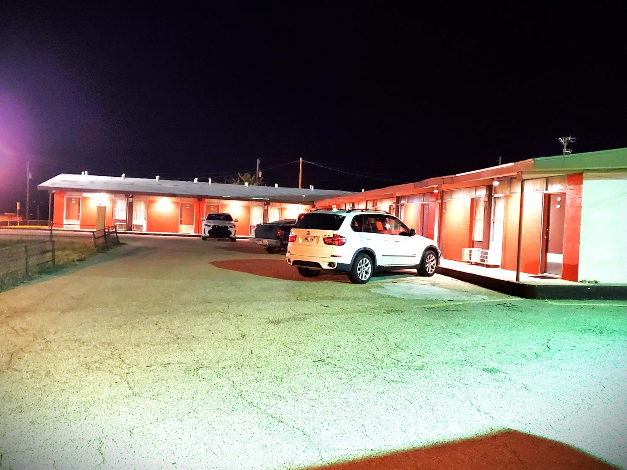 سونورا Holiday Host Motel & Rv Park المظهر الخارجي الصورة