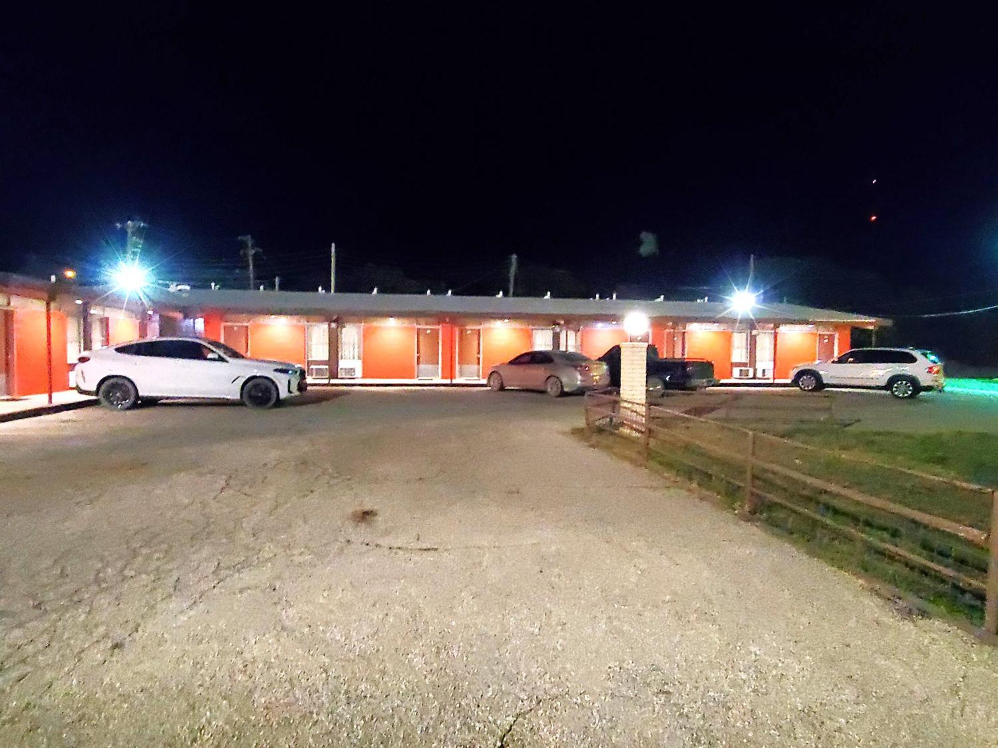 سونورا Holiday Host Motel & Rv Park المظهر الخارجي الصورة