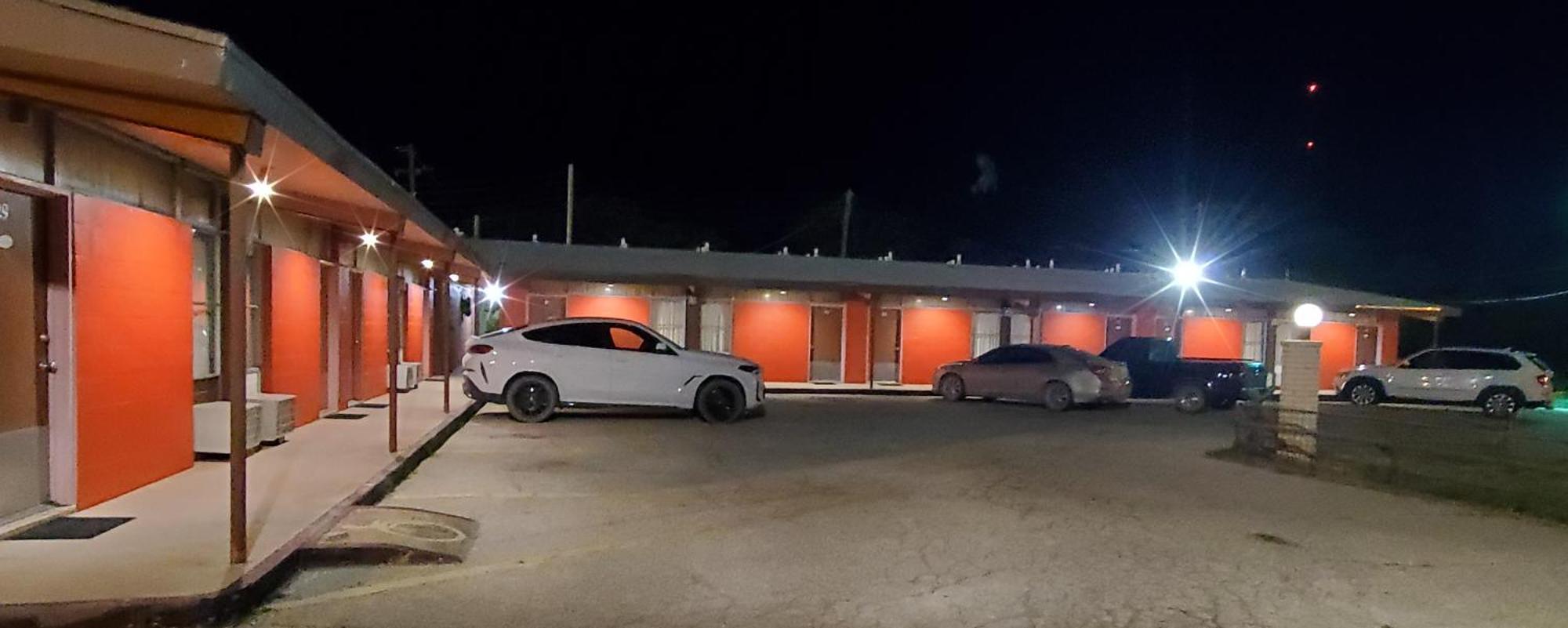 سونورا Holiday Host Motel & Rv Park المظهر الخارجي الصورة